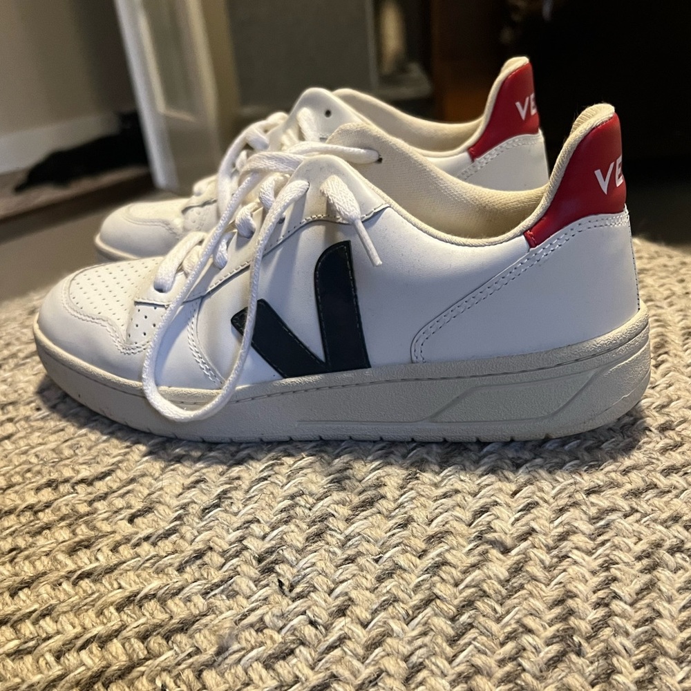 Veja leather shoes size 7